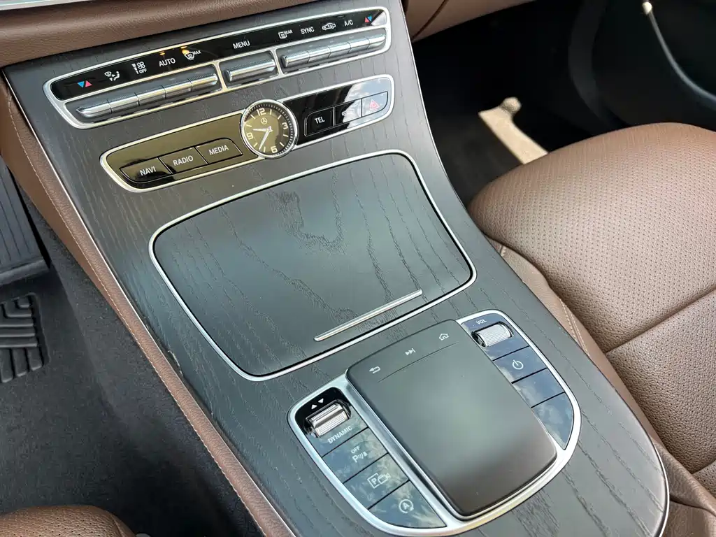 Mercedes-Benz E-Class 2020 — фото 16