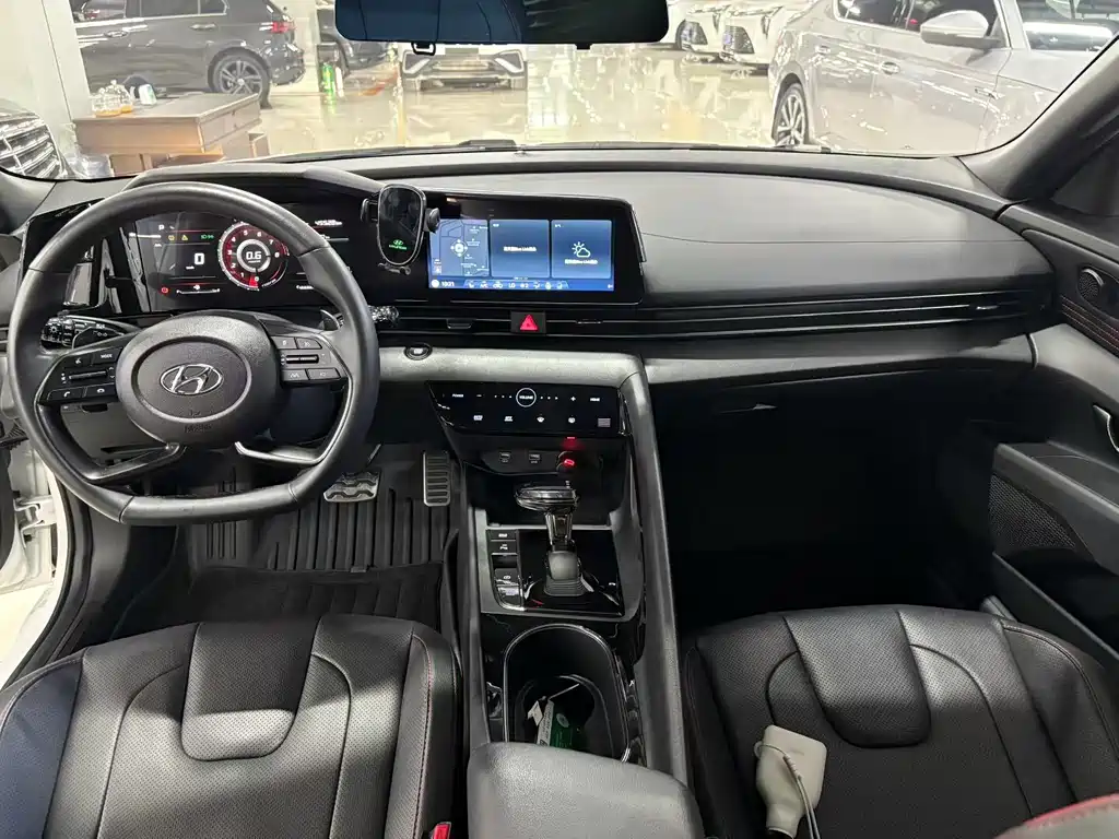Hyundai Elantra 2023