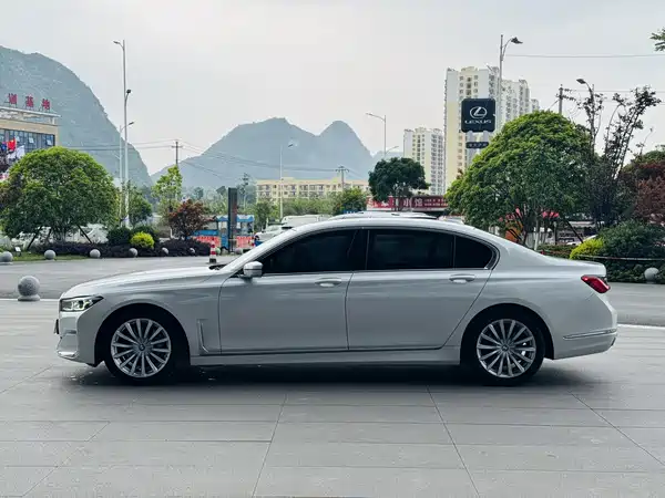 BMW 7 Series 2021