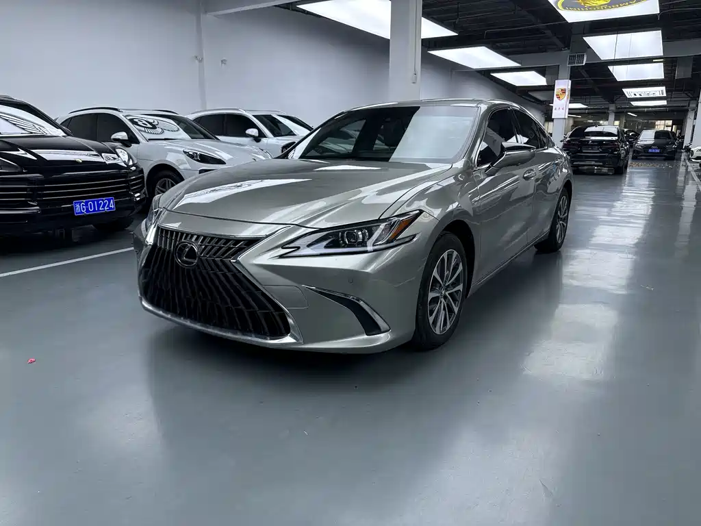 Lexus ES 2024