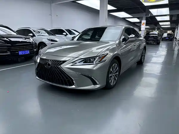 Lexus ES 2024