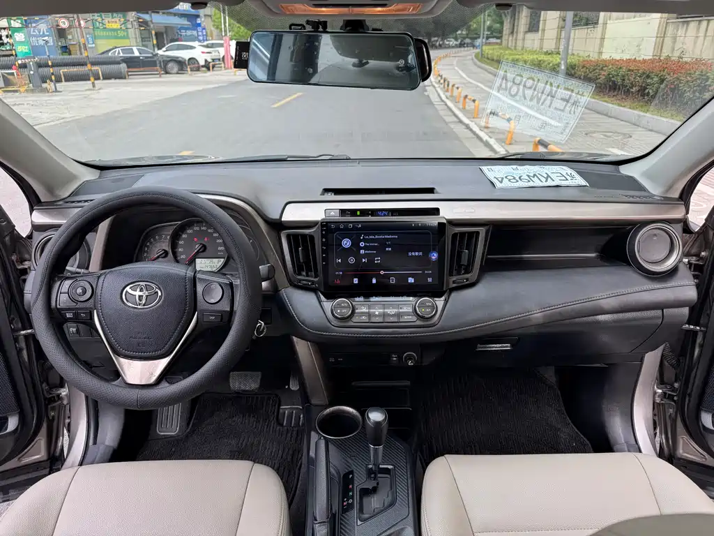 Toyota RAV4 2016 — фото 10