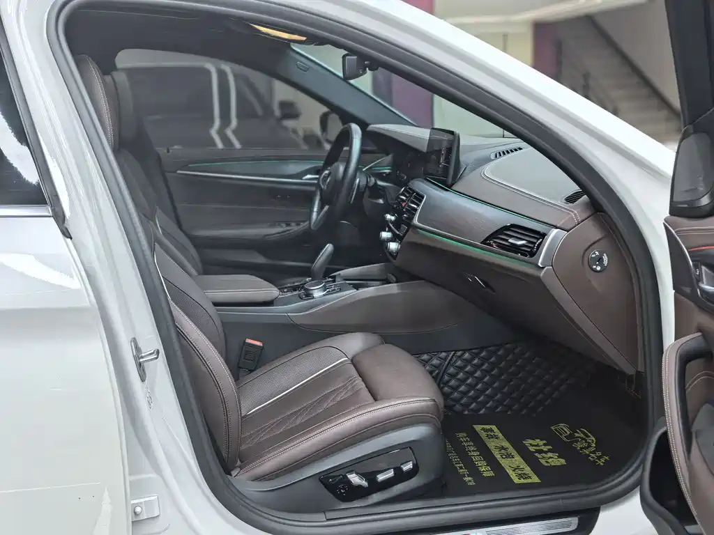 BMW 5 Series 2022 — фото 12