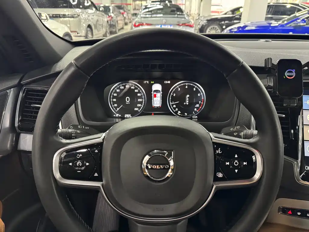 Volvo XC90 2017 — фото 10