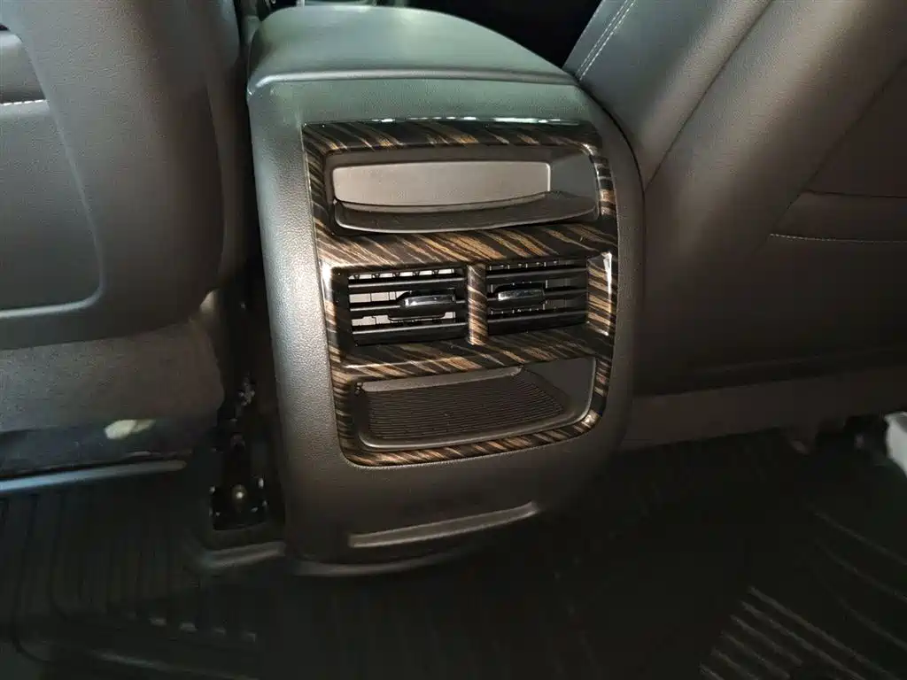 Cadillac XT5 2020 — фото 13