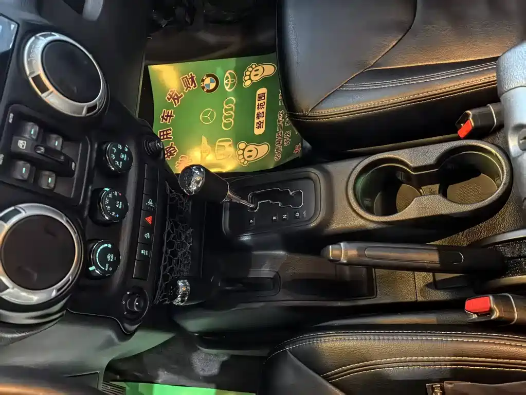 Jeep Wrangler 2014 — фото 11