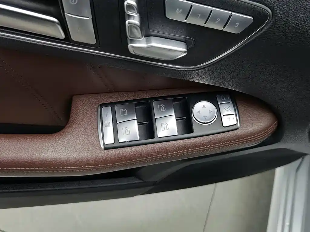 Mercedes-Benz E-Class 2015 — фото 9