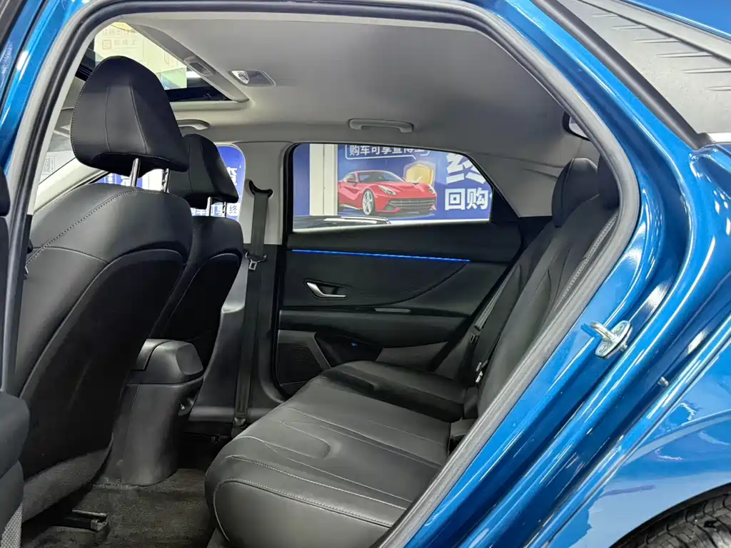 Hyundai Elantra 2021 — фото 17