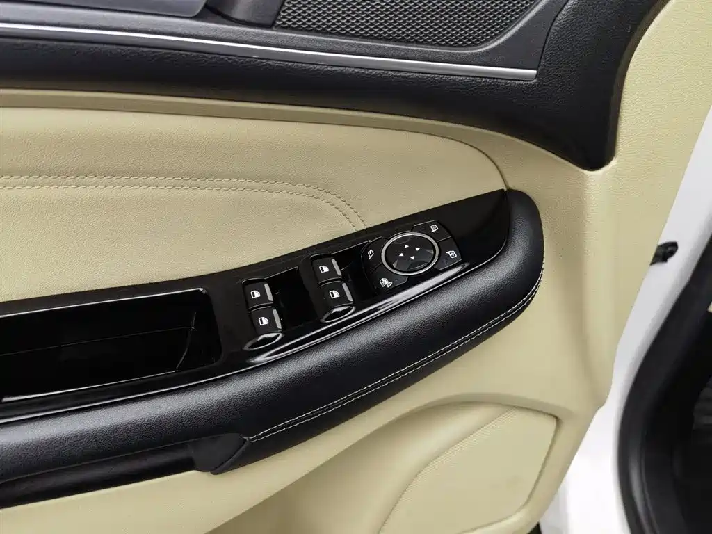 Ford Edge 2015 — фото 9