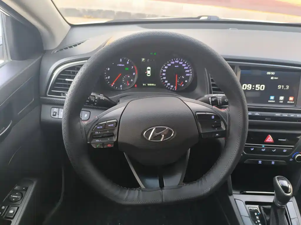 Hyundai Elantra 2019 — фото 8