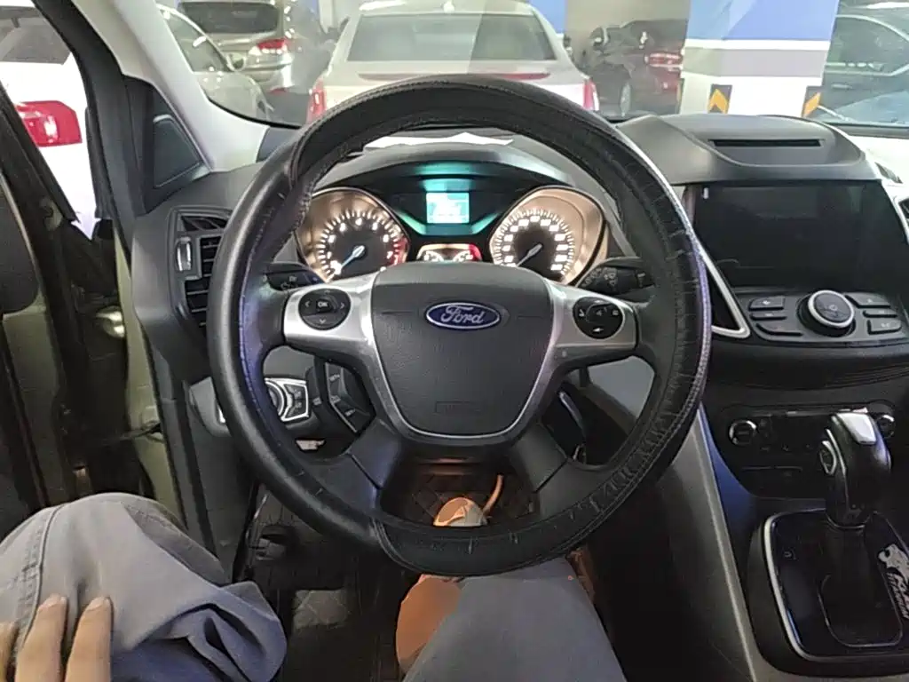 Ford Kuga 2016 — фото 11