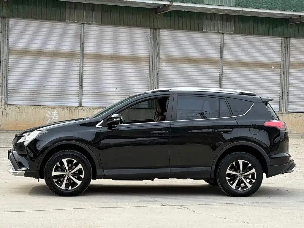 Toyota RAV4 2017 — фото 4