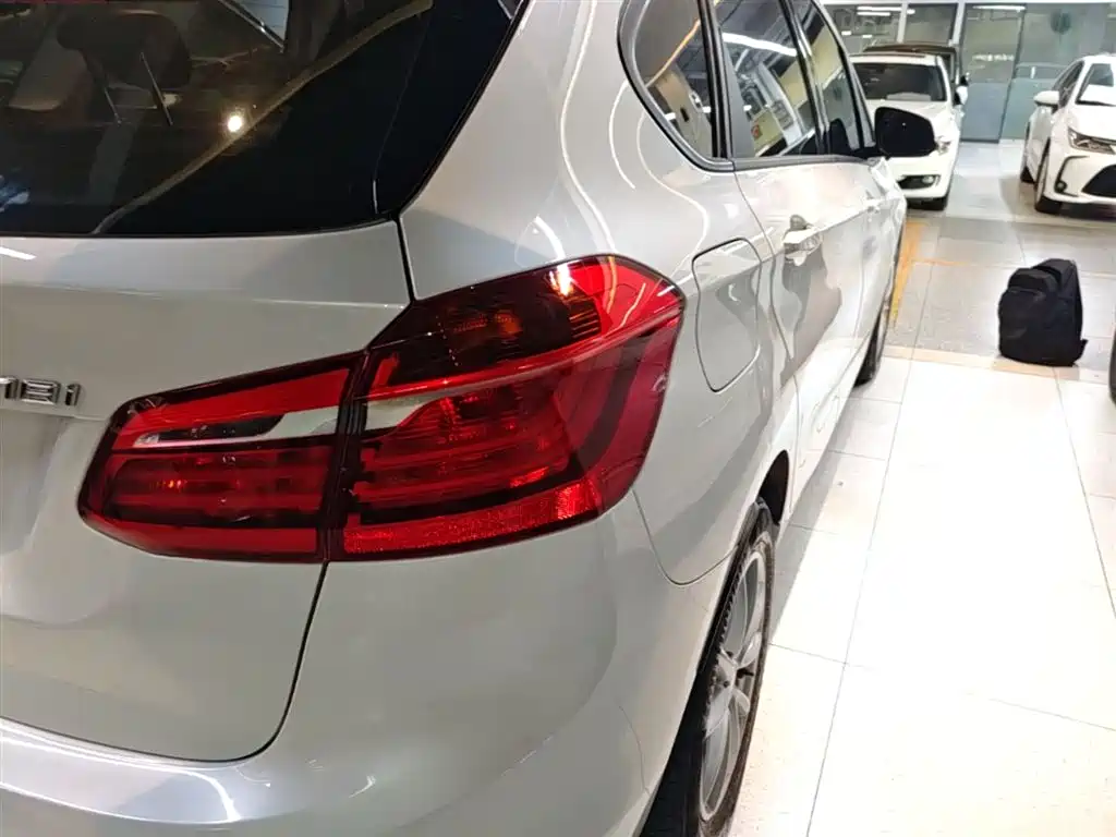 BMW 2 Series Active Tourer 2017 — фото 8