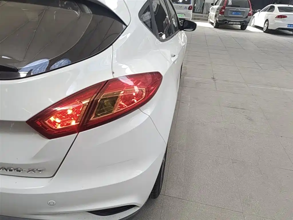 Changan Eado XT 2016 — фото 8