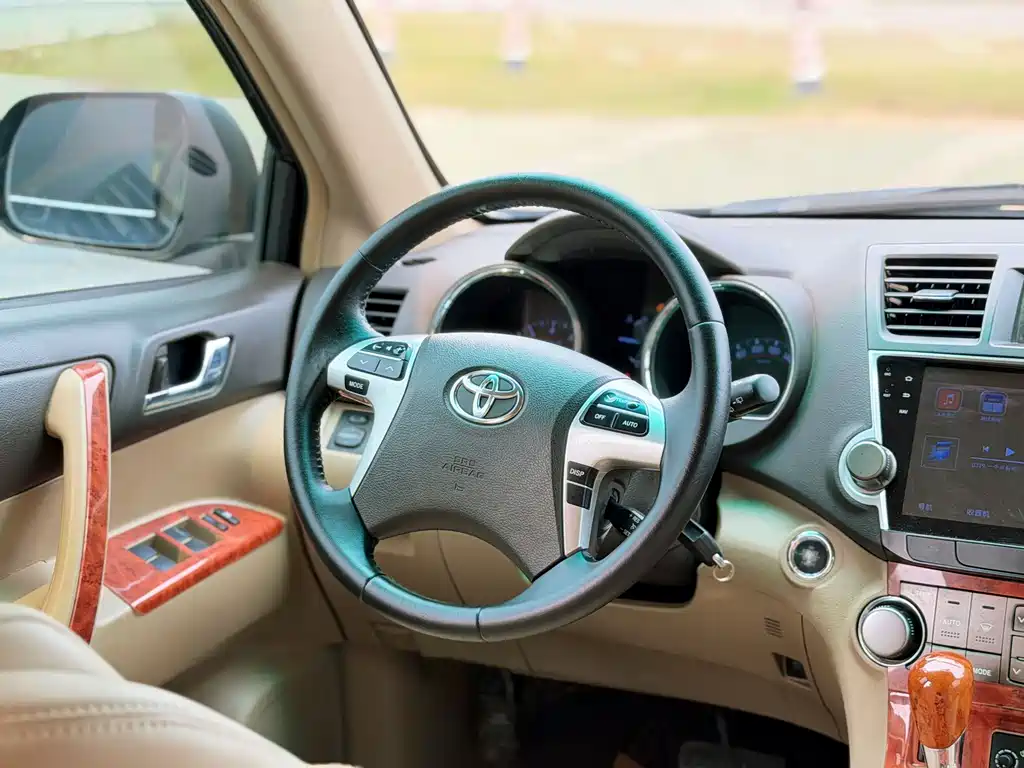 Toyota Highlander 2014 — фото 10