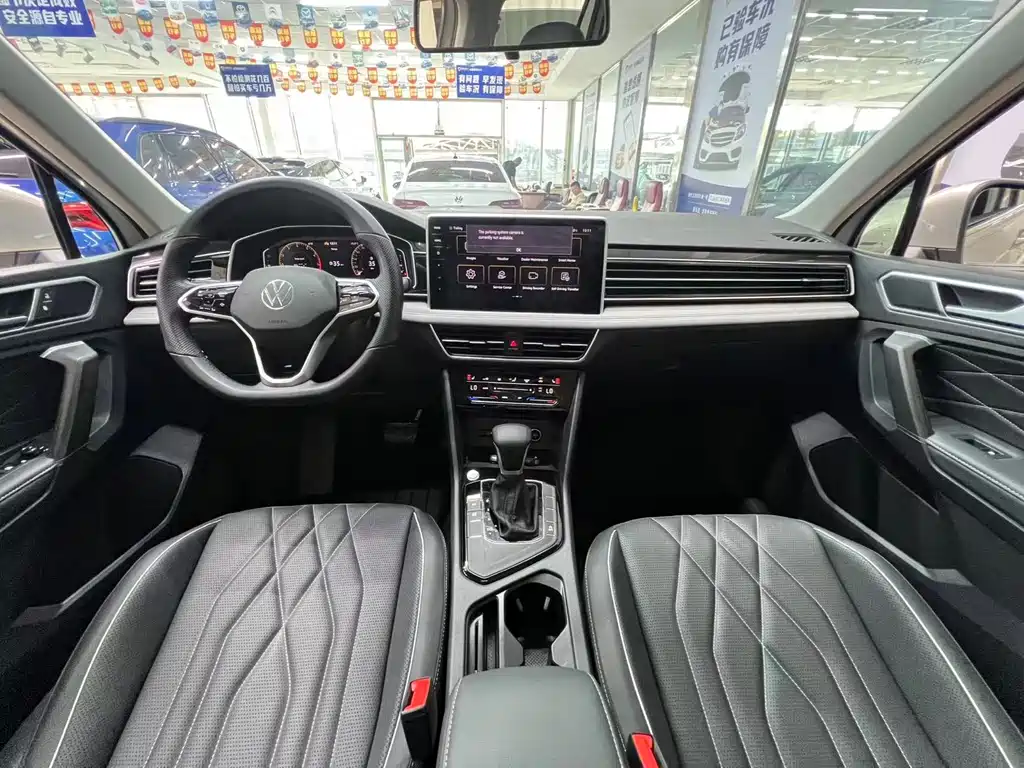 Volkswagen Tiguan L 2023 — фото 8