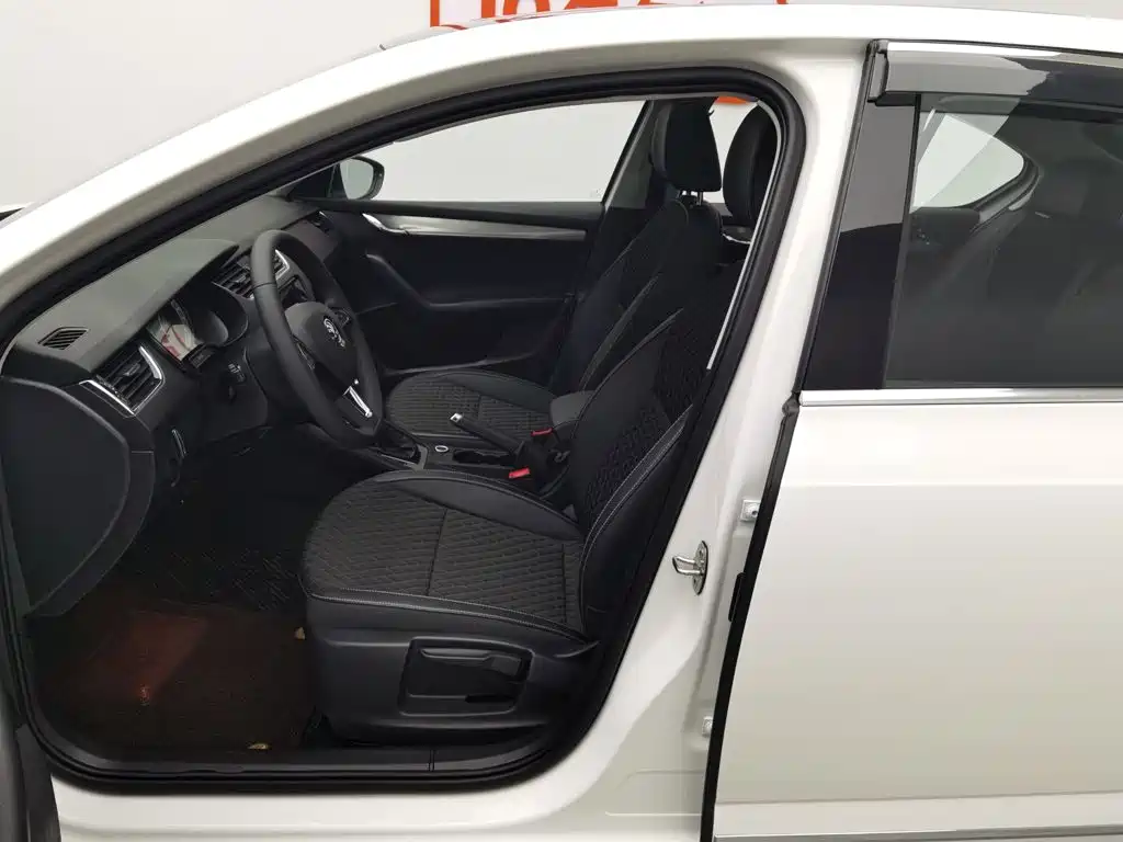 Skoda Octavia 2020 — фото 10