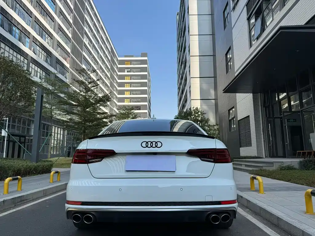 Audi A4L 2019