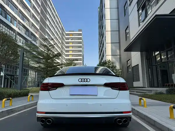 Audi A4L 2019