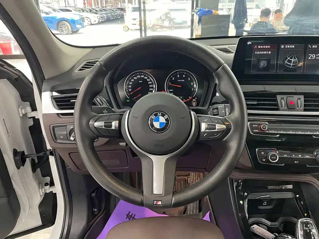 BMW X1 2022 — фото 8