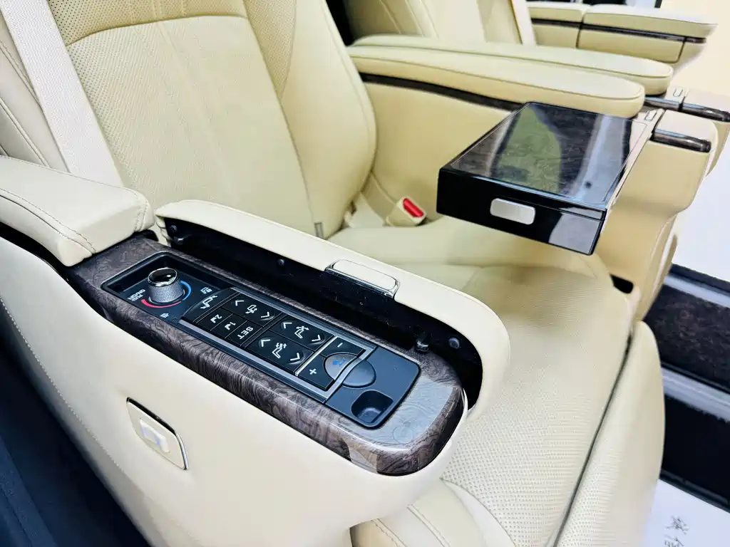 Toyota Vellfire 2023 — фото 9