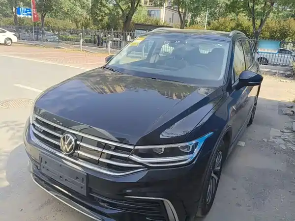 Volkswagen Tiguan L Plug-In Hybrid 2025