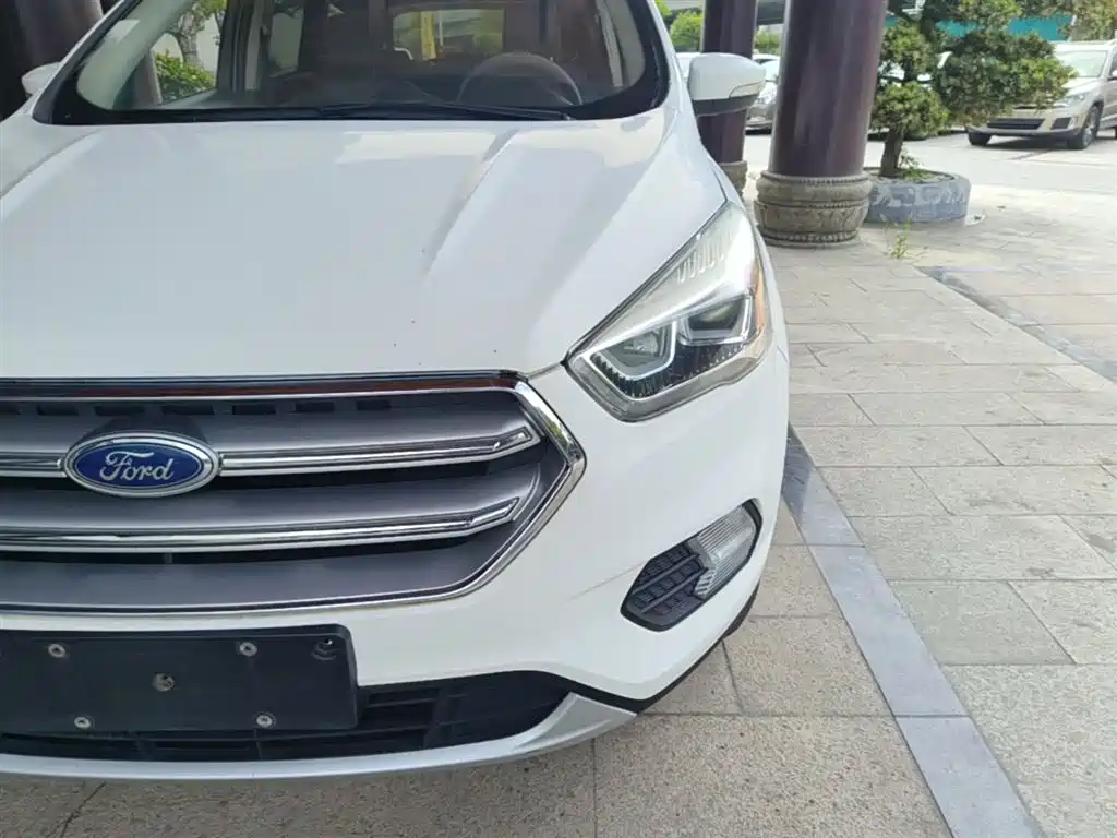 Ford Kuga 2016 — фото 24