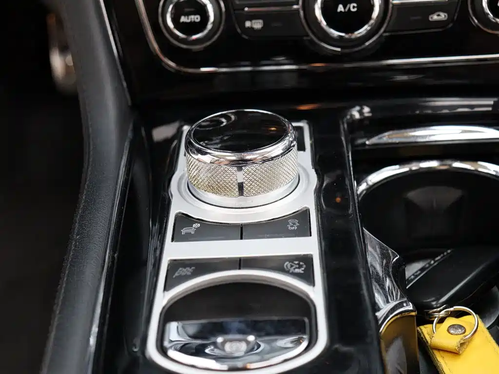 Jaguar XJ 2014 — фото 20