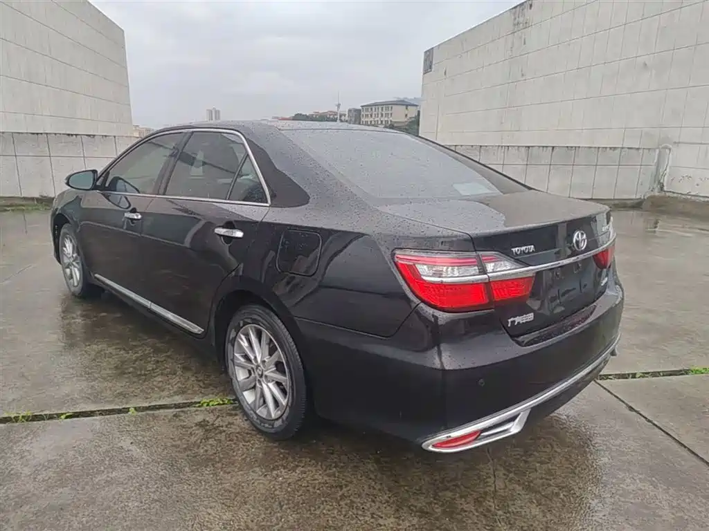 Toyota Camry 2017 — фото 5