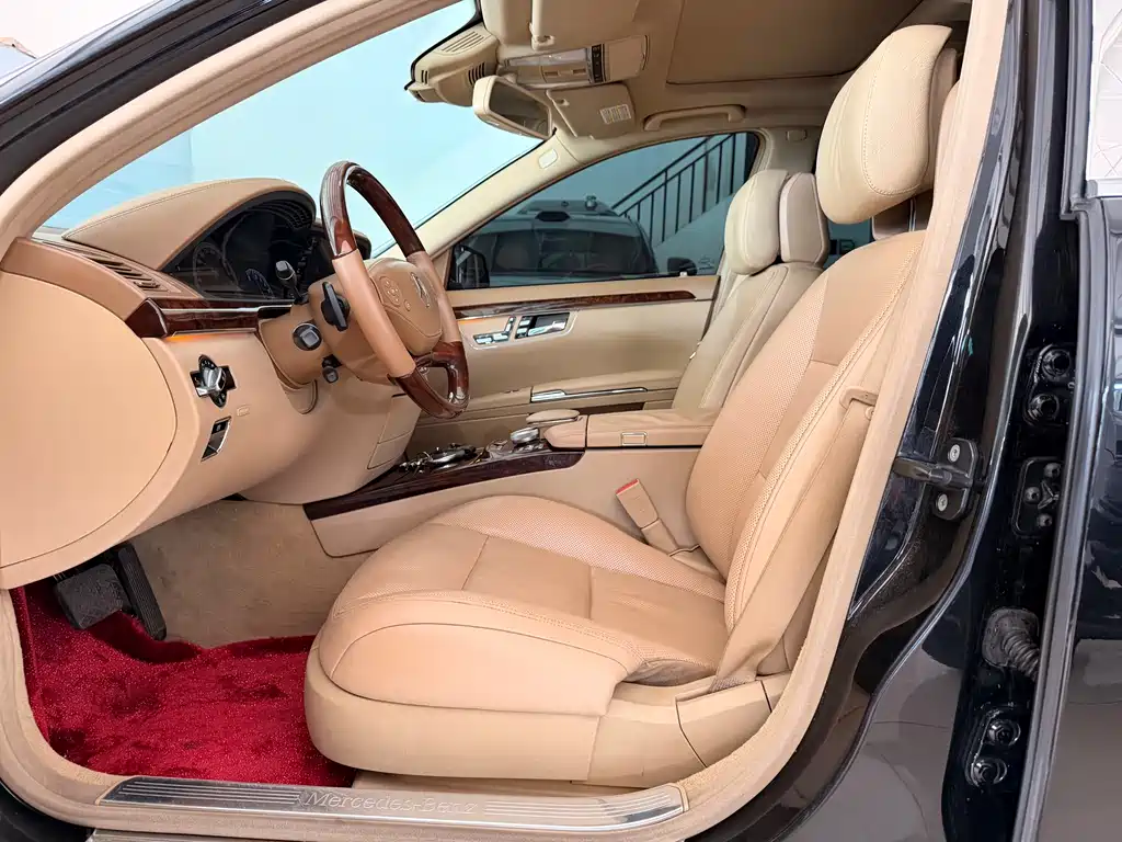 Mercedes-Benz S-Class 2011