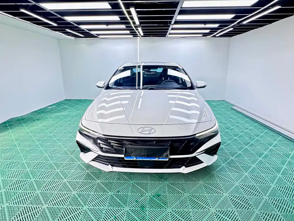 Hyundai Elantra 2023 — фото 2