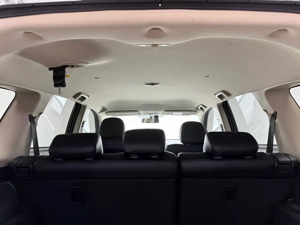 Mitsubishi Outlander 2023 — фото 13