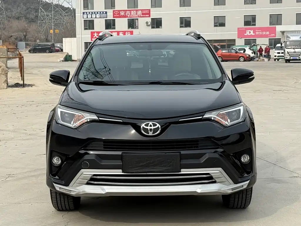 Toyota RAV4 2017 — фото 2