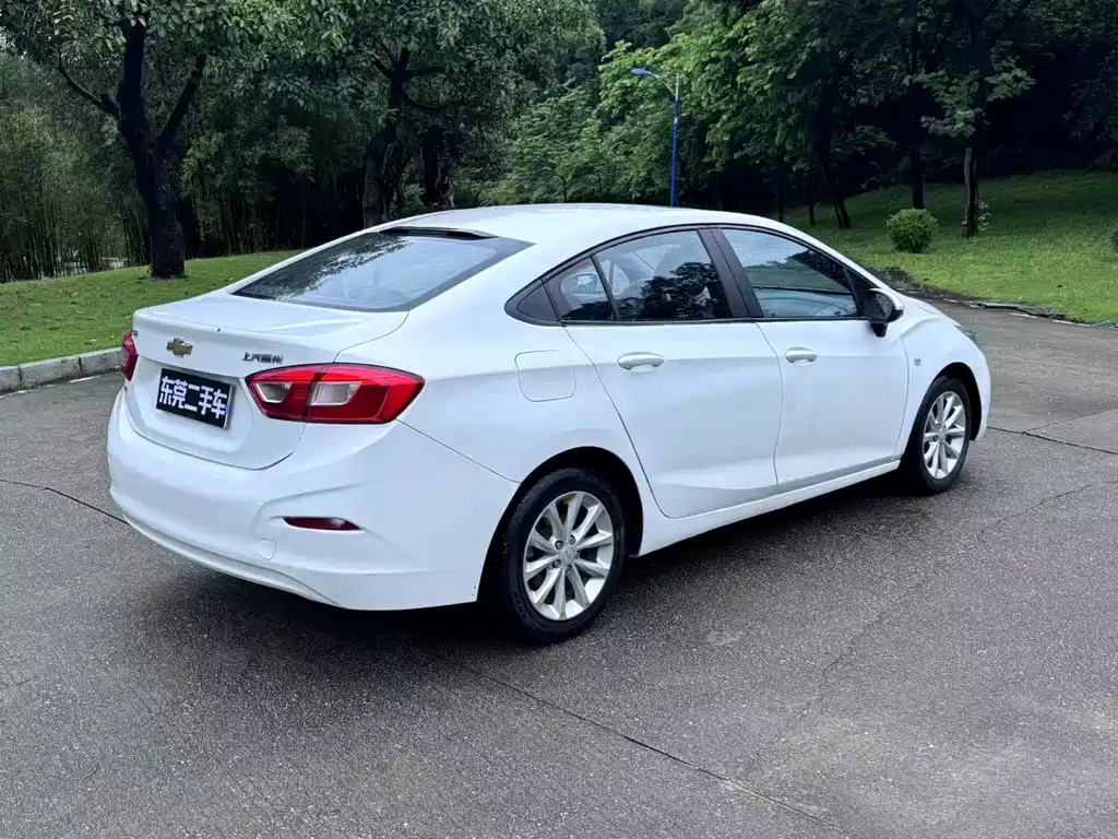 Chevrolet Cruze 2018 — фото 10