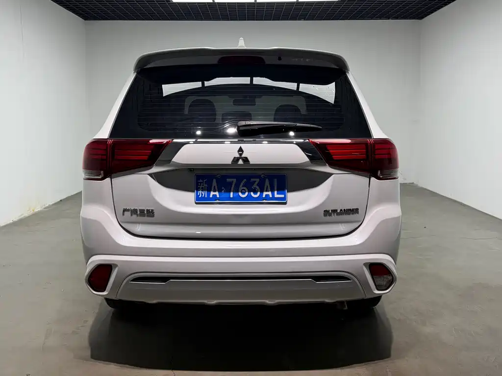 Mitsubishi Outlander 2023 — фото 26