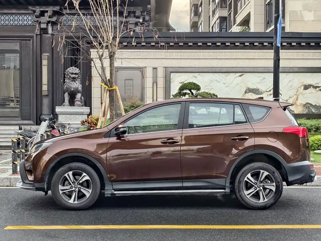 Toyota RAV4 2016 — фото 7
