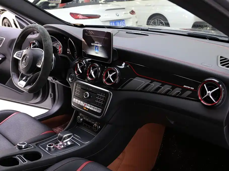 Mercedes-Benz GLA AMG 2019 — фото 16