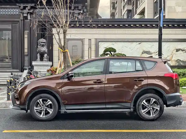 Toyota RAV4 2015