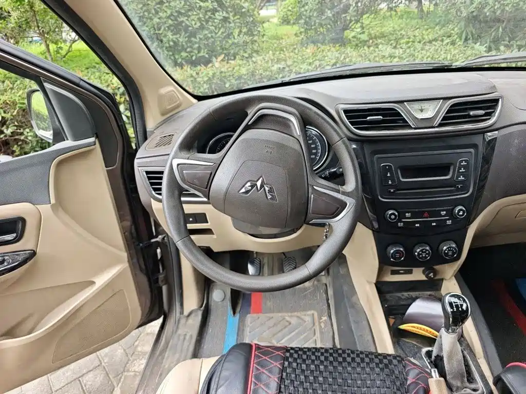 Wuling Hongguang 2016