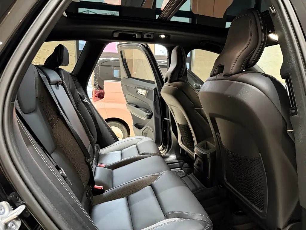 Volvo XC60 PHEV 2024 — фото 13