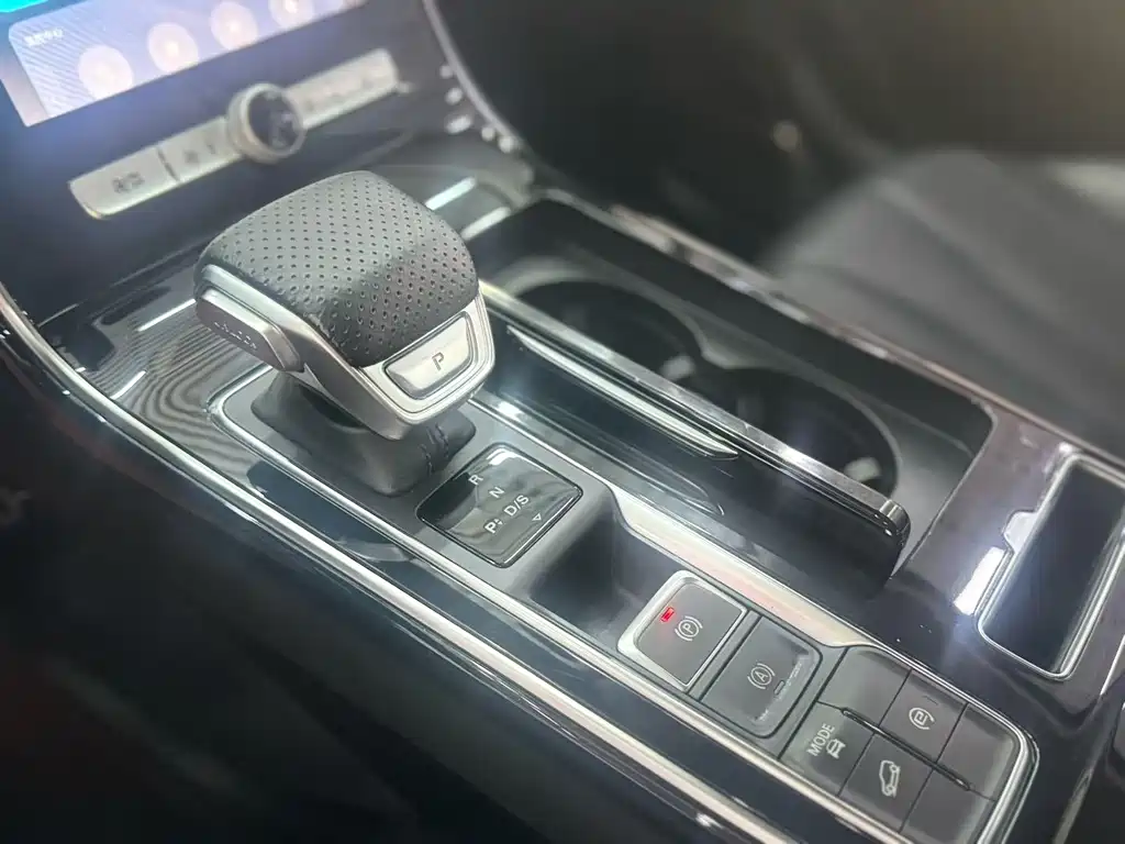 Roewe RX5 MAX 2020 — фото 9