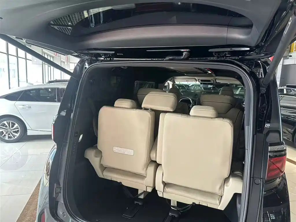 Toyota Alphard 2024