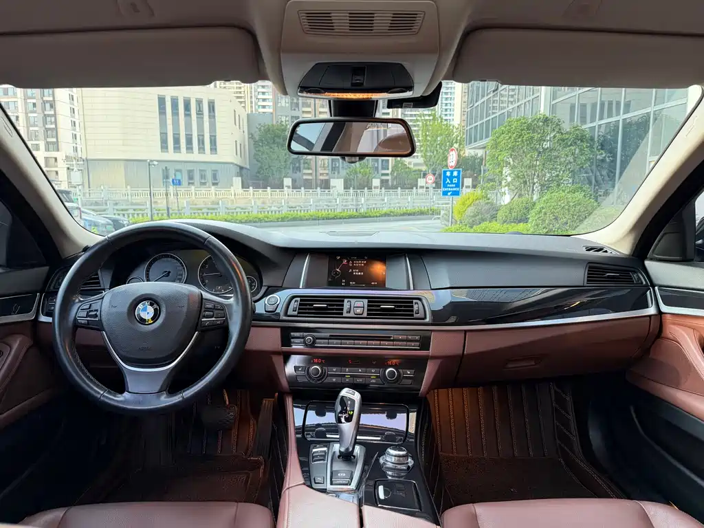 BMW 5 Series 2017 — фото 6
