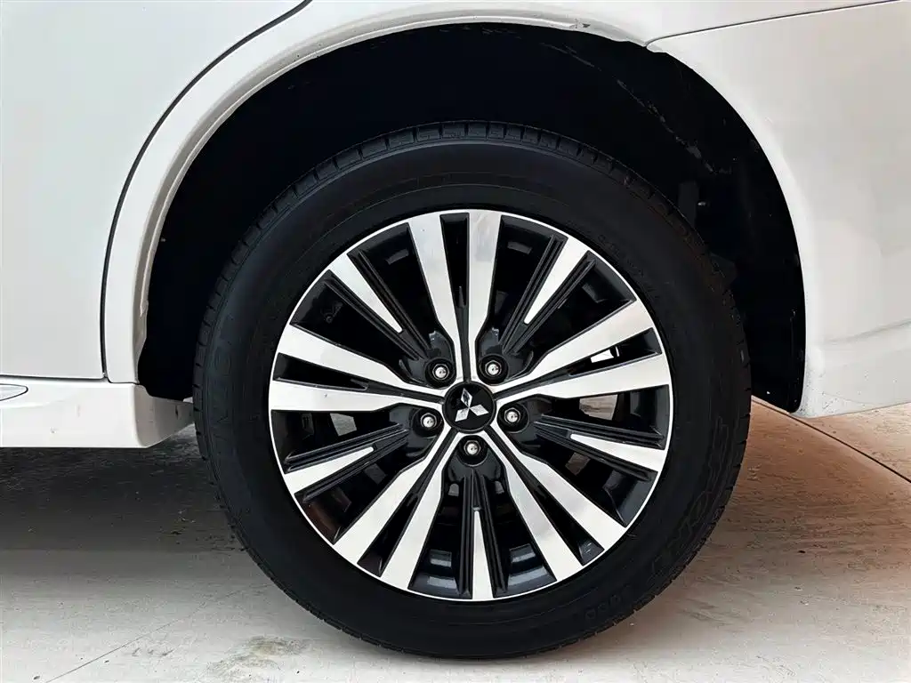Mitsubishi Outlander 2021 — фото 17