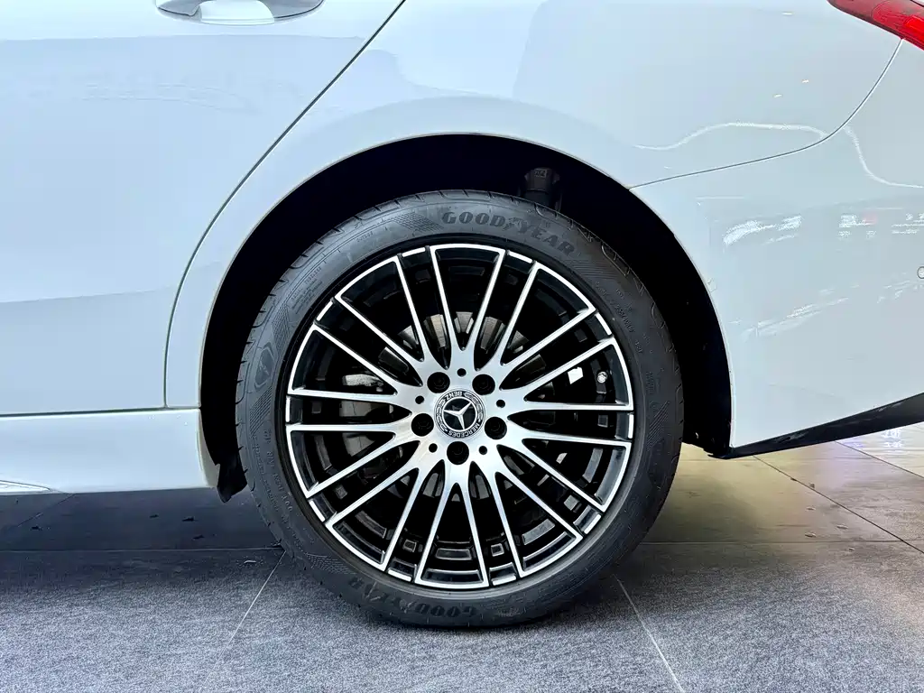 Mercedes-Benz C-Class 2023 — фото 20