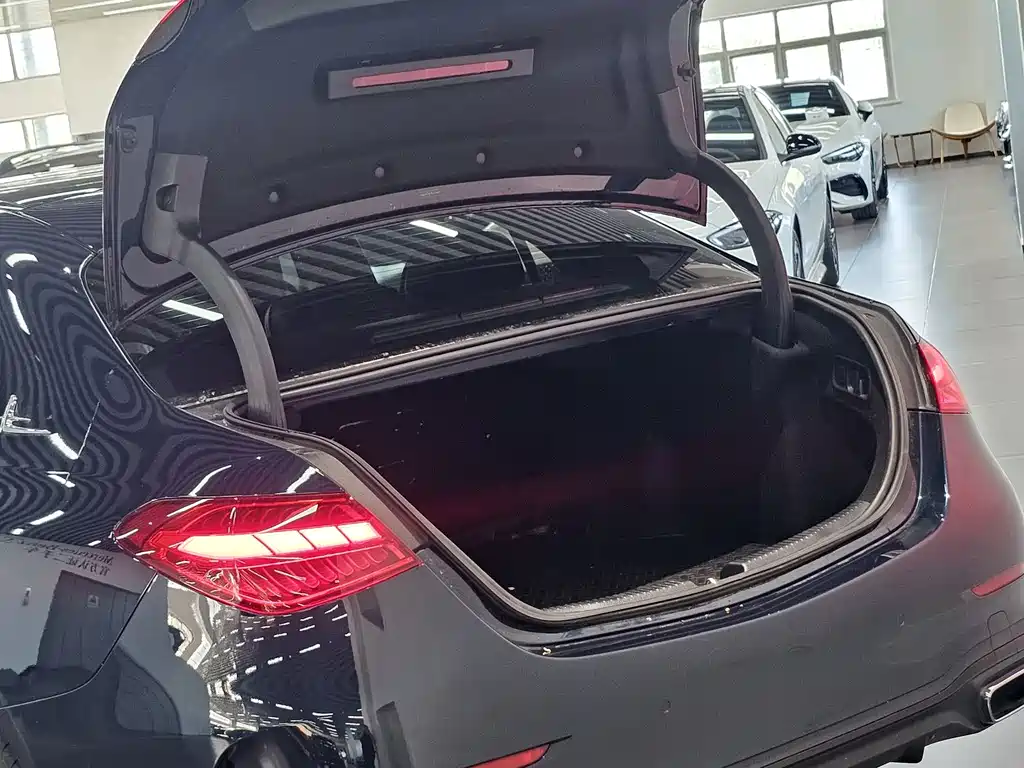 Mercedes-Benz C-Class 2023 — фото 7