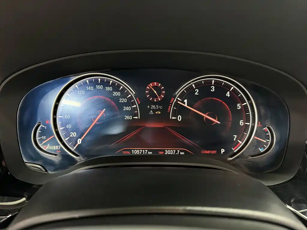 BMW 5 Series 2018 — фото 16