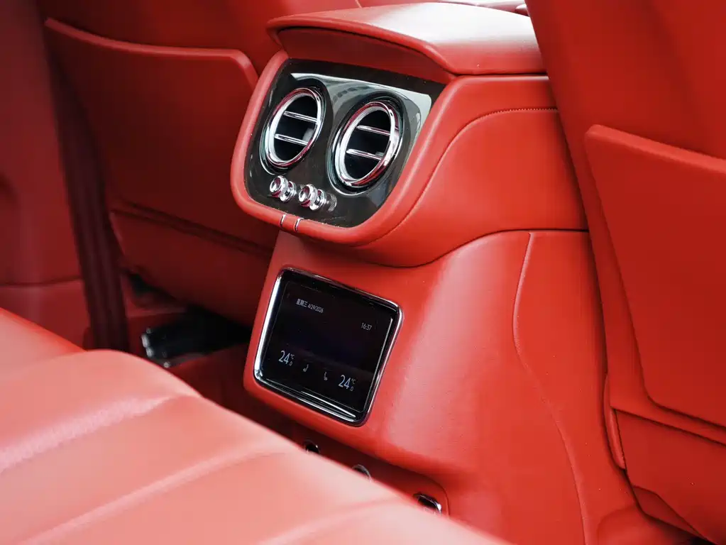 Bentley Bentayga 2022 — фото 14