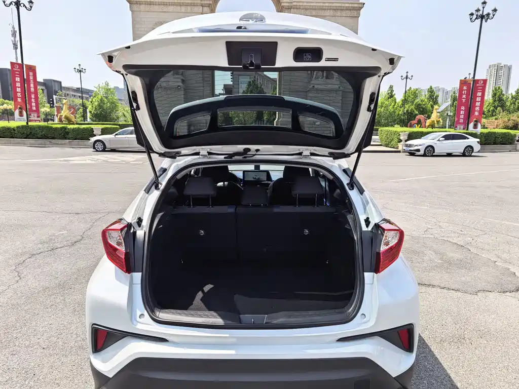 Toyota C-HR 2023 — фото 15