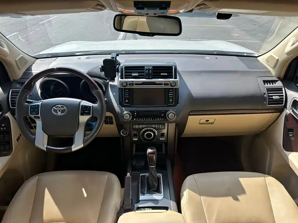 Toyota Prado 2016 — фото 8